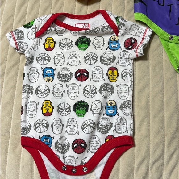 Marvel Avengers Baby Onesie size 3 to 6 month set of five onesies - Picture 4 of 8